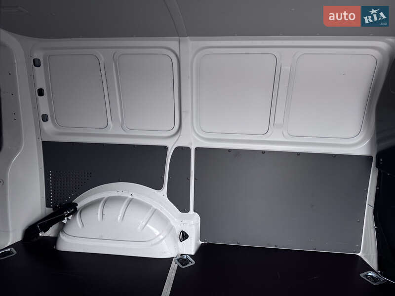 Вантажний фургон Volkswagen Transporter 2023 в Києві фото 37 Вантажний фургон Volkswagen Transporter 2023 в Києві