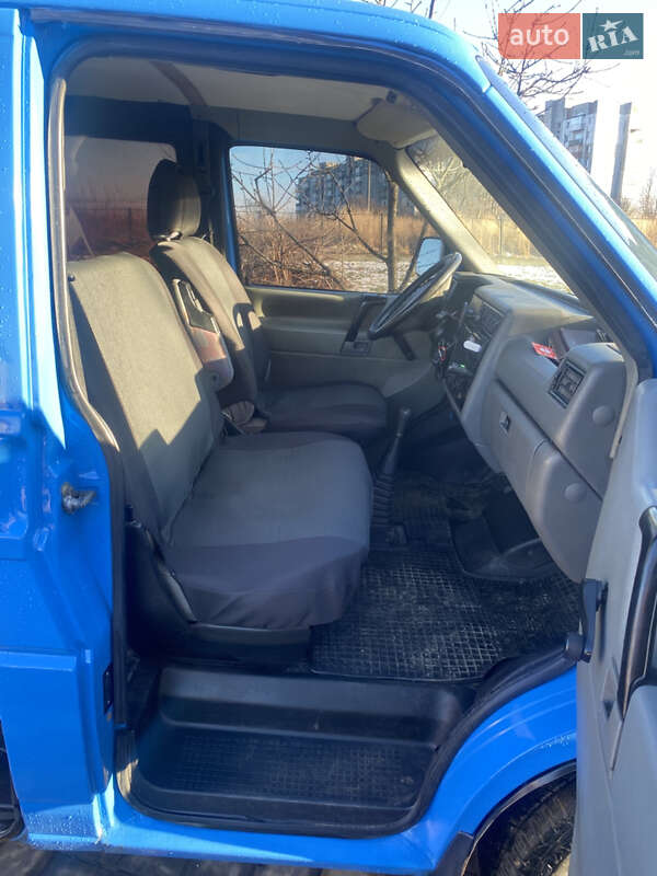 Минивэн Volkswagen Transporter 1995 в Стебнику