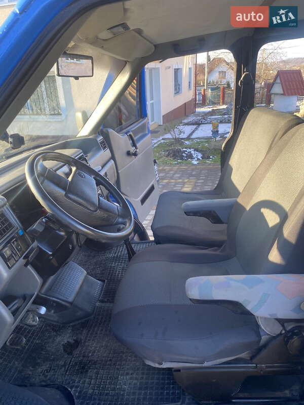 Минивэн Volkswagen Transporter 1995 в Стебнику