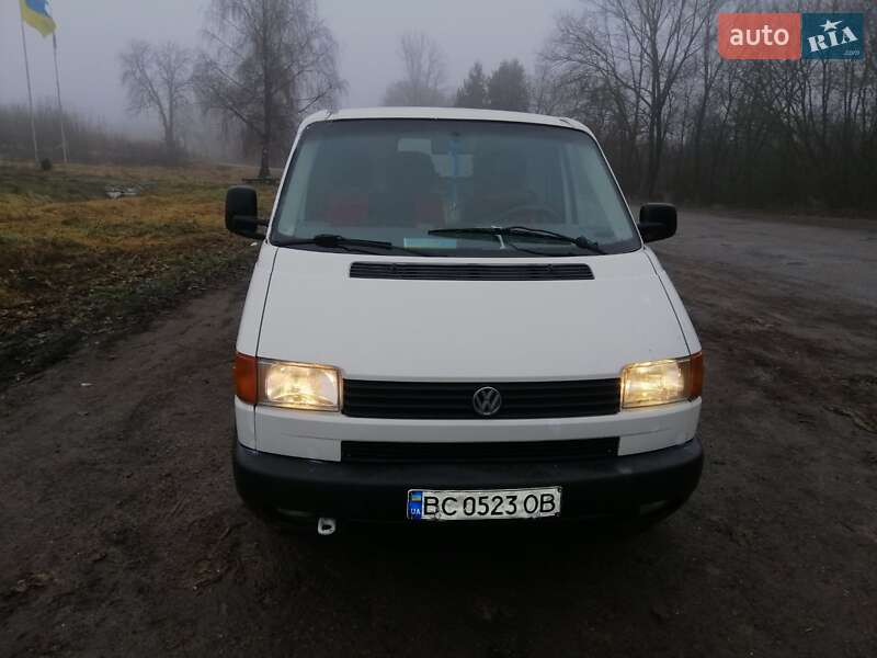 Вантажний фургон Volkswagen Transporter 2002 в Самборі