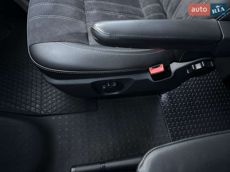 Мінівен Volkswagen Transporter 2015 в Києві