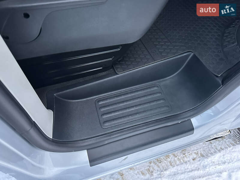 Мінівен Volkswagen Transporter 2015 в Києві