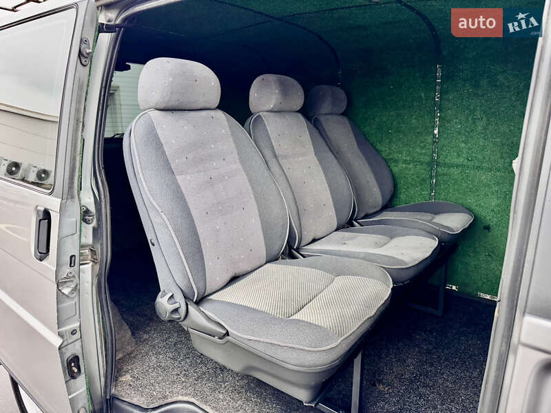 Грузопассажирский фургон Volkswagen Transporter 2000 в Киеве