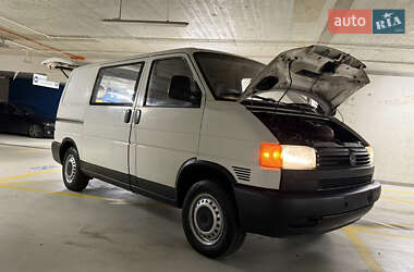 Грузопассажирский фургон Volkswagen Transporter 2001 в Львове