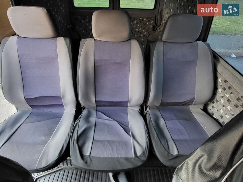 Вантажопасажирський фургон Volkswagen Transporter 2001 в Києві