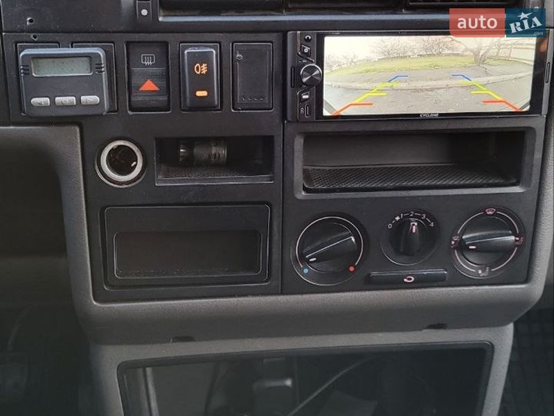 Вантажопасажирський фургон Volkswagen Transporter 2001 в Києві