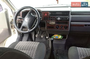 Мінівен Volkswagen Transporter 2000 в Путилі