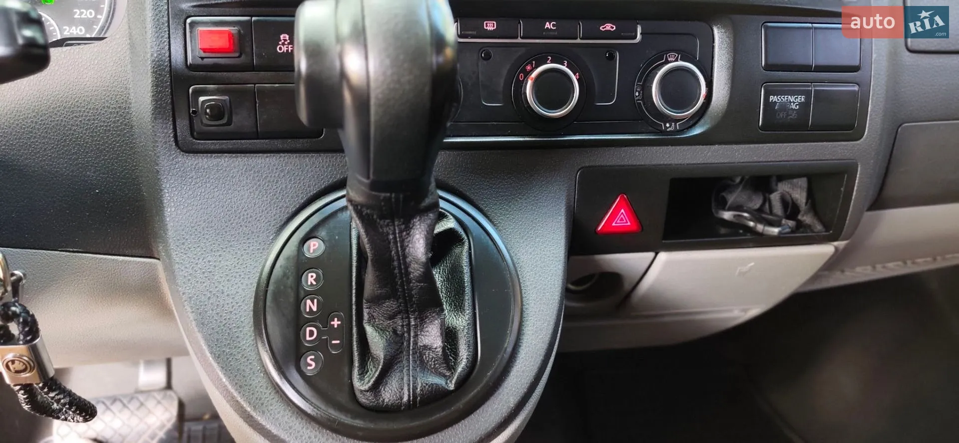 2011 Volkswagen Transporter - мініатюра 2