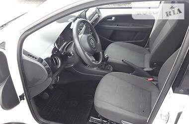 Хетчбек Volkswagen Up 2016 в 