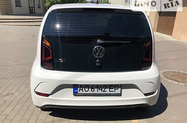 Хэтчбек Volkswagen Up 2016 в Ужгороде