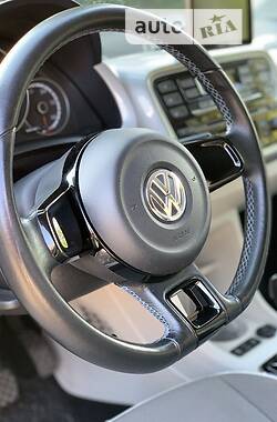 Хетчбек Volkswagen Up 2014 в Дніпрі