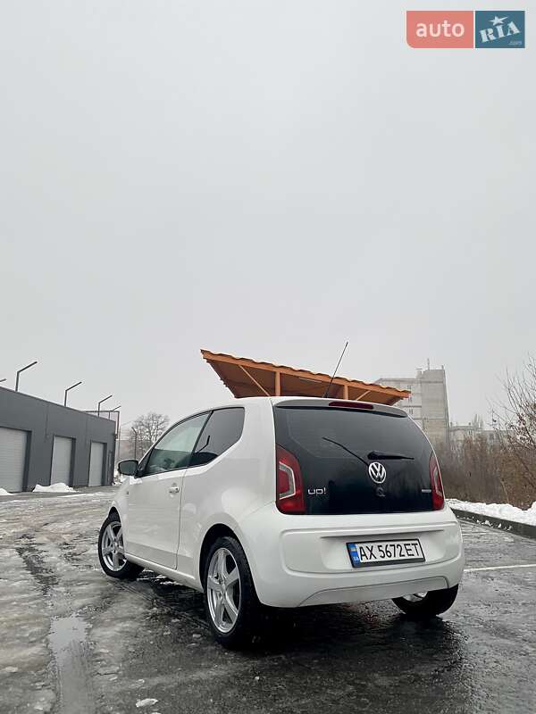 Хэтчбек Volkswagen Up 2012 в Харькове