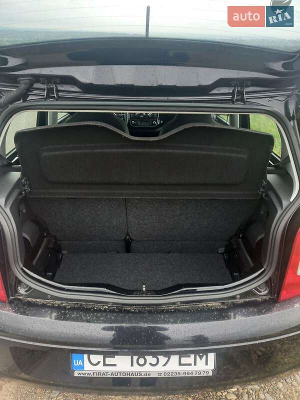 Хэтчбек Volkswagen Up 2014 в Черновцах