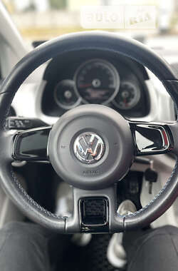 Хэтчбек Volkswagen Up 2014 в 