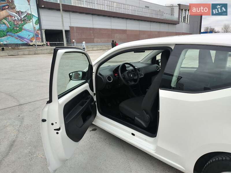 Хэтчбек Volkswagen Up 2015 в Киеве