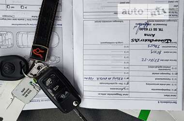 Хэтчбек Volkswagen Up 2014 в 