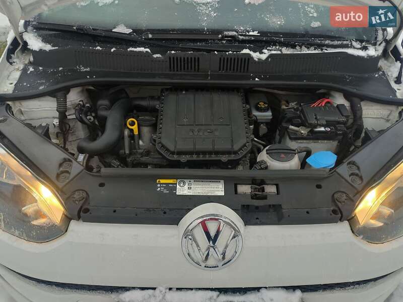 Хэтчбек Volkswagen Up 2015 в Киеве