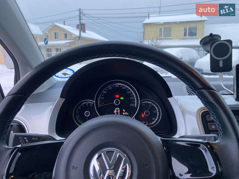 Хетчбек Volkswagen Up 2014 в Житомирі