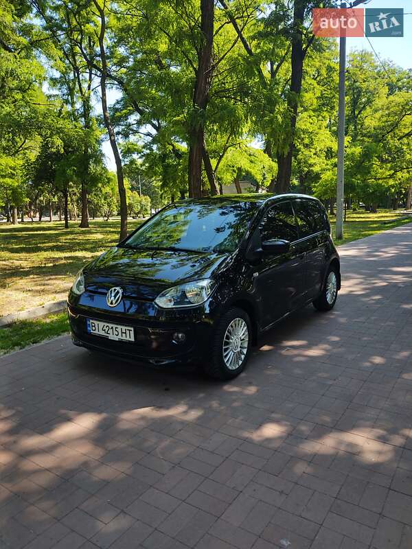 Хетчбек Volkswagen Up 2012 в Кременчуці