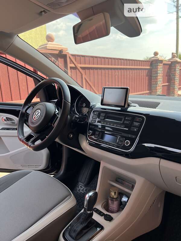 Хэтчбек Volkswagen Up 2013 в Ивано-Франковске