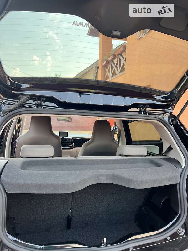 Хэтчбек Volkswagen Up 2013 в Ивано-Франковске