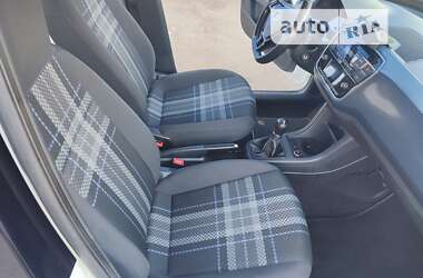 Хетчбек Volkswagen Up 2016 в 