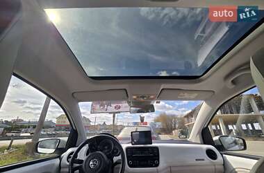 Хэтчбек Volkswagen Up 2015 в 