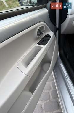 Хэтчбек Volkswagen Up 2014 в 