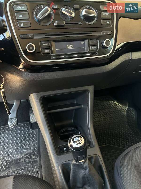 Хэтчбек Volkswagen Up 2013 в Черновцах