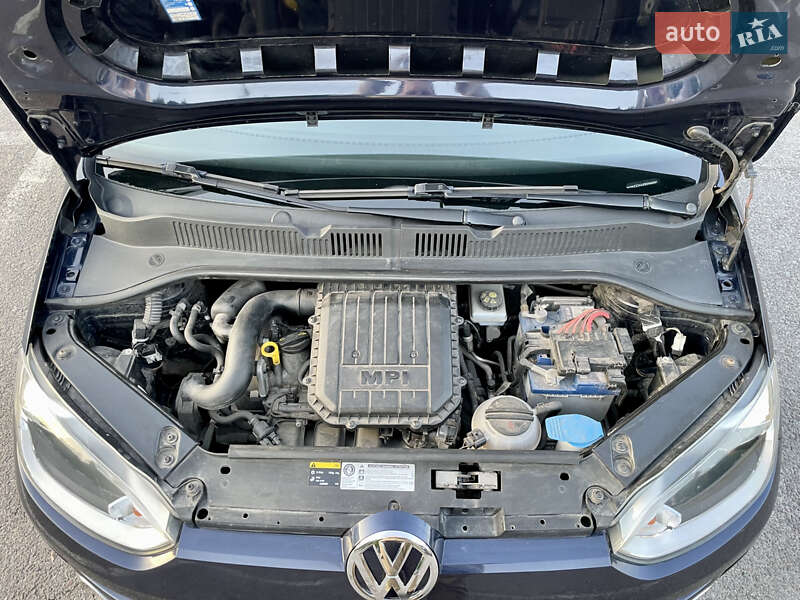 Хетчбек Volkswagen Up 2013 в Рівному