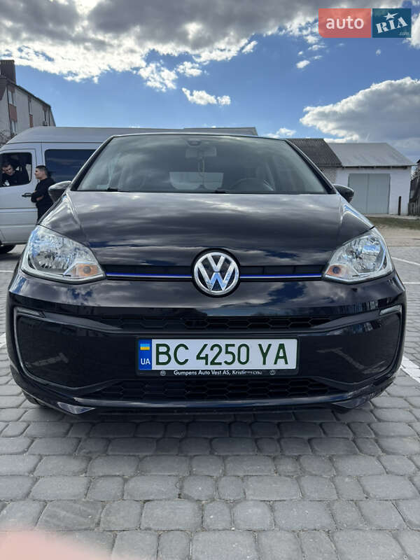 Хэтчбек Volkswagen Up 2017 в Львове