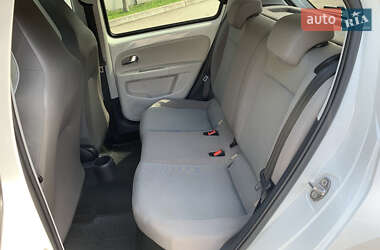 Хетчбек Volkswagen Up 2014 в 