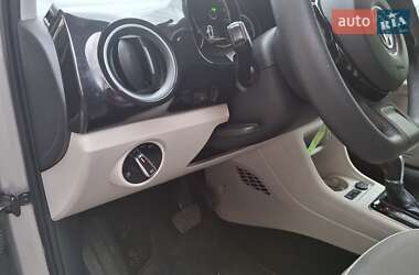 Хэтчбек Volkswagen Up 2014 в 