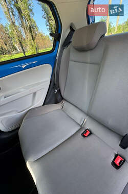 Хэтчбек Volkswagen Up 2014 в 