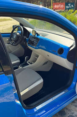 Хэтчбек Volkswagen Up 2014 в 