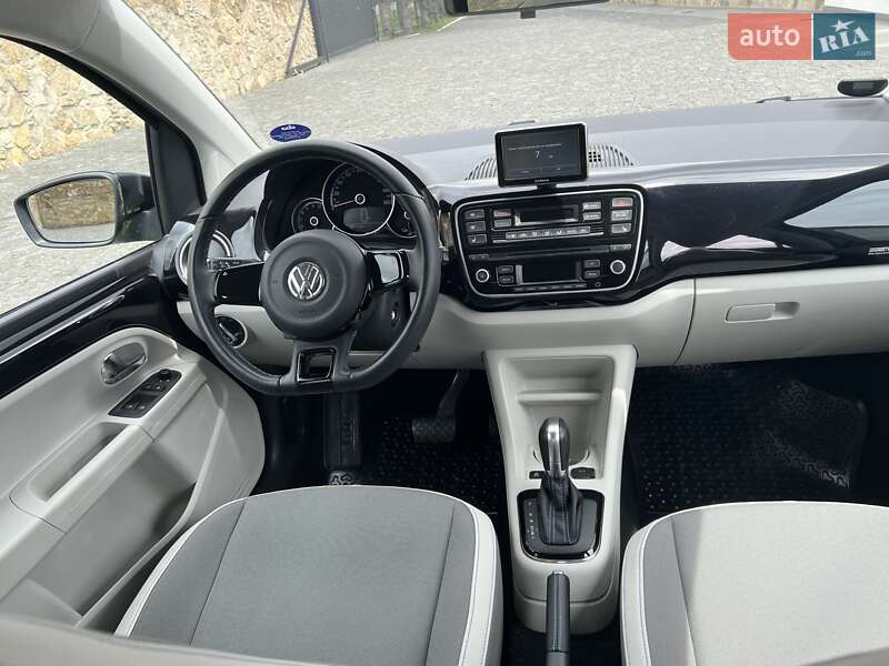 Хэтчбек Volkswagen Up 2016 в Ровно