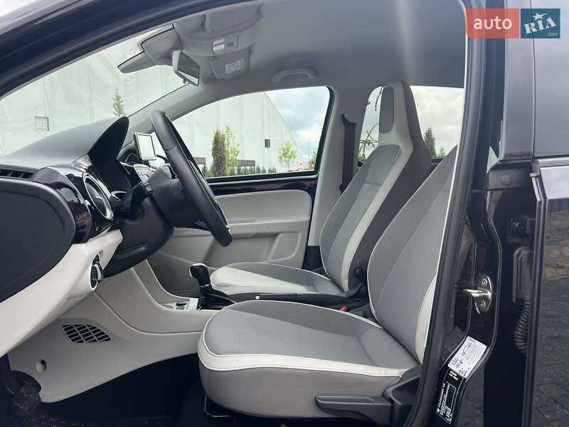 Хэтчбек Volkswagen Up 2016 в Ровно