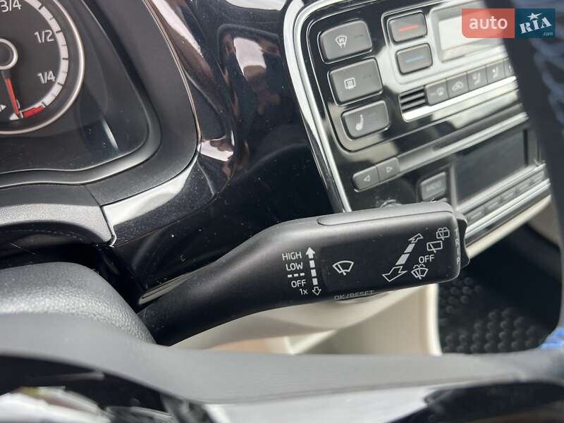 Хэтчбек Volkswagen Up 2016 в Ровно