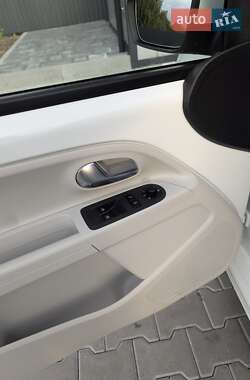 Хэтчбек Volkswagen Up 2015 в 