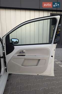 Хэтчбек Volkswagen Up 2015 в 