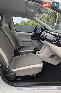 Хэтчбек Volkswagen Up 2015 в 