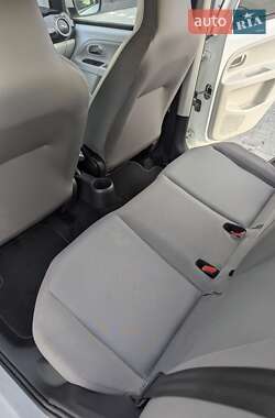 Хэтчбек Volkswagen Up 2015 в 