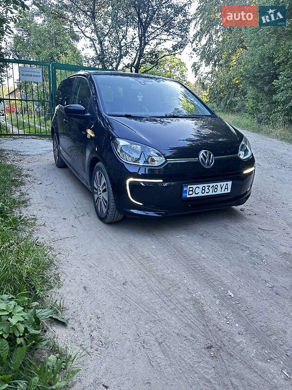 Хетчбек Volkswagen Up 2013 в Львові