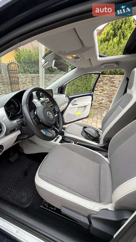 Хэтчбек Volkswagen Up 2013 в Ужгороде