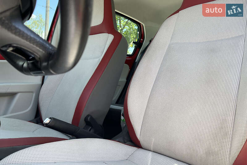 Хэтчбек Volkswagen Up 2012 в Коломые