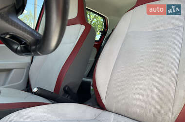Хэтчбек Volkswagen Up 2012 в 