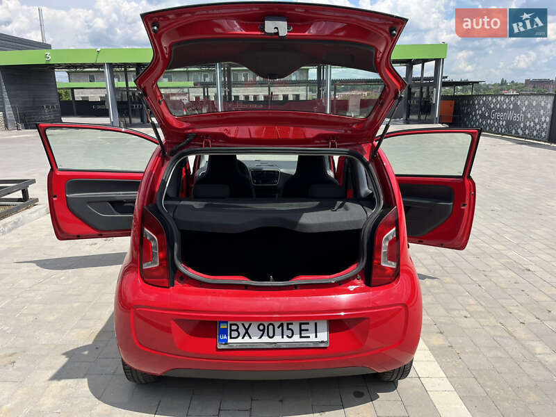 Хэтчбек Volkswagen Up 2011 в Каменец-Подольском