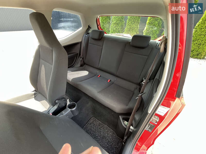 Хэтчбек Volkswagen Up 2011 в Каменец-Подольском