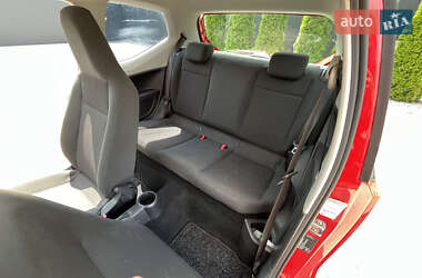 Хэтчбек Volkswagen Up 2011 в 