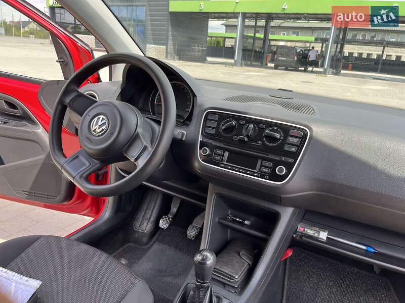 Хэтчбек Volkswagen Up 2011 в Каменец-Подольском